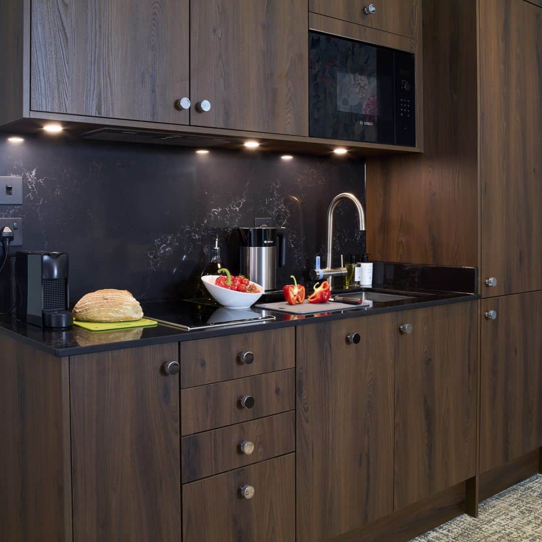 Aparthotel_Guildford_Serviced_apartment_kitchenette